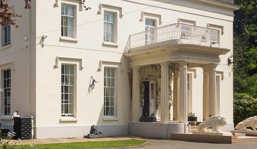 Indoor vs Outdoor Weddings in Merseyside: What to Consider