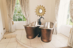 two baths next to each other