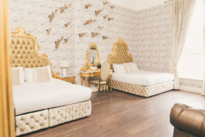 2 bed in hotel bedroom